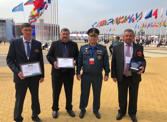 В Москве наградили 10 волгоградских спасателей